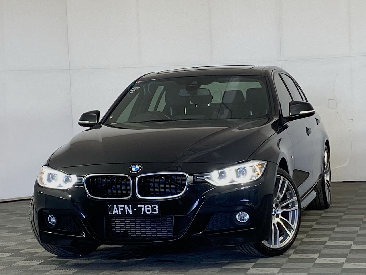 2015 BMW 3 Series 328i M-Sports pack F30 Auto - 8 Speed 