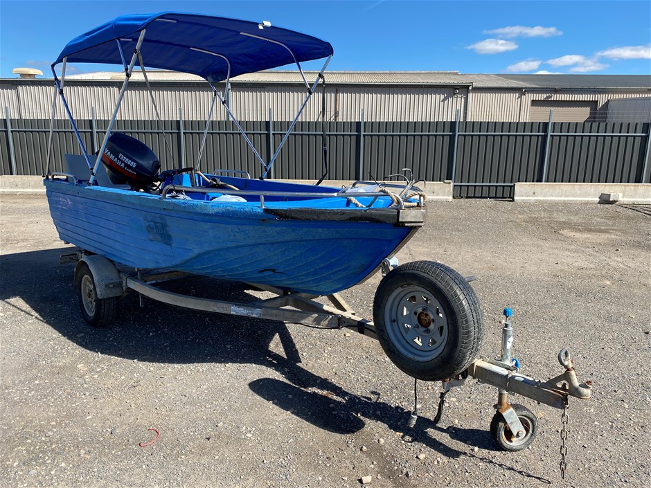 <p>Poly Craft Challenger 41 Power Boat</p>