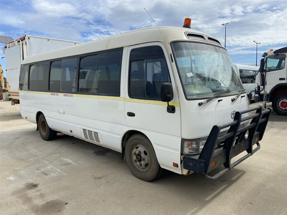 <p>2005 Toyota Coaster 50 Series 4 x 2 Bus</p>