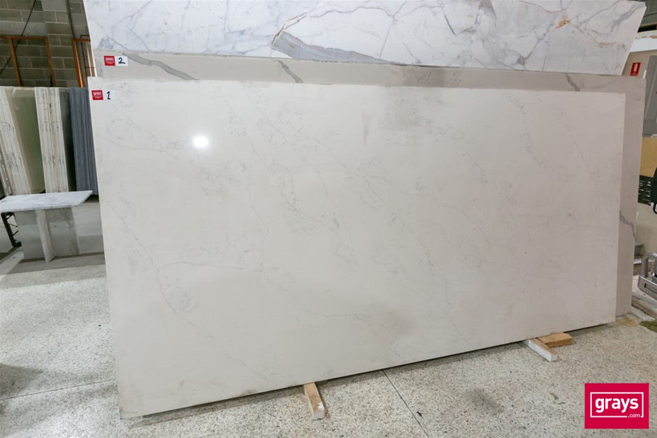 Large Quantity of Engineered Quartz Slabs 