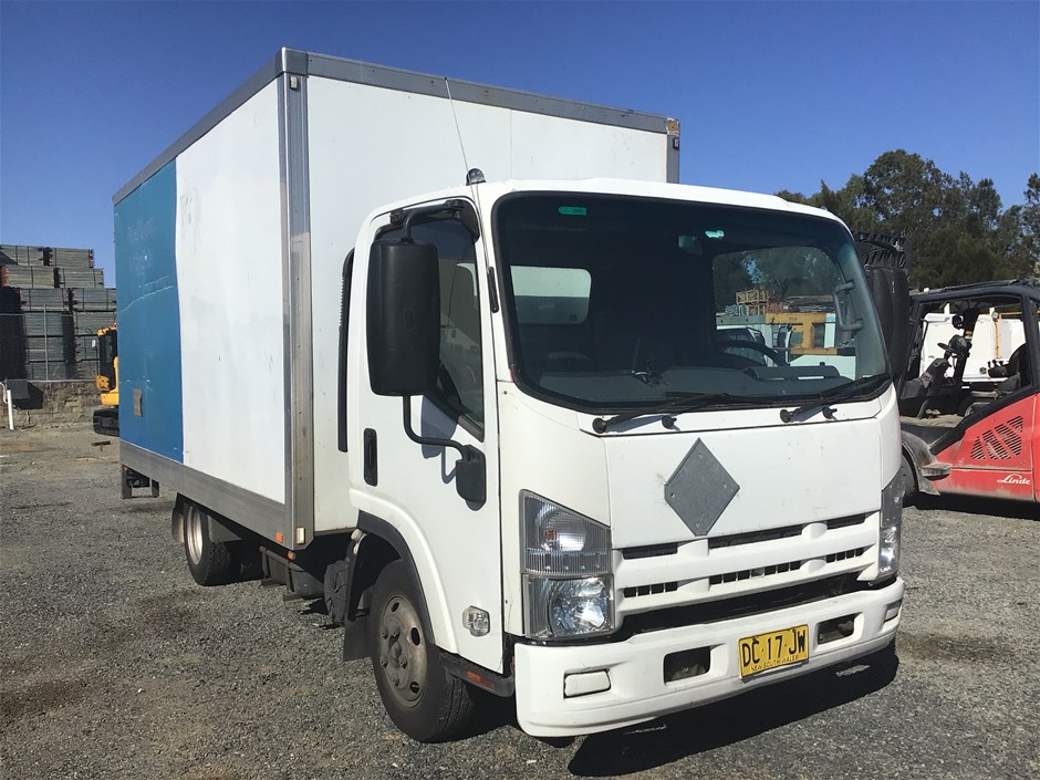 2009 Isuzu  NNR 4 x 2 Pantech Truck