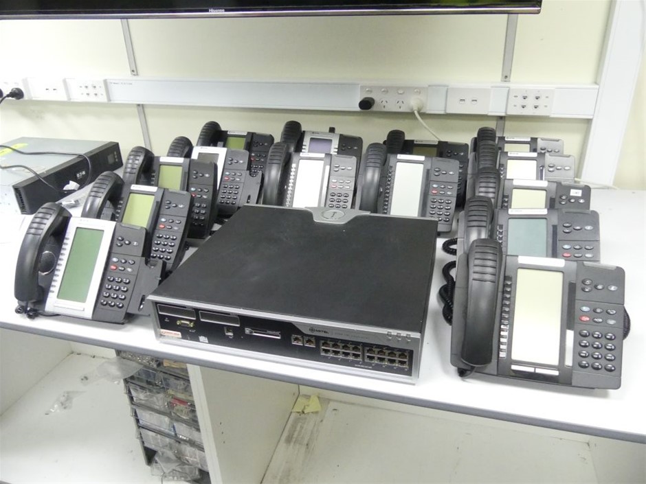 Mitel 3300 CXi II Controller Unit With 14 x Handsets Auction (0091