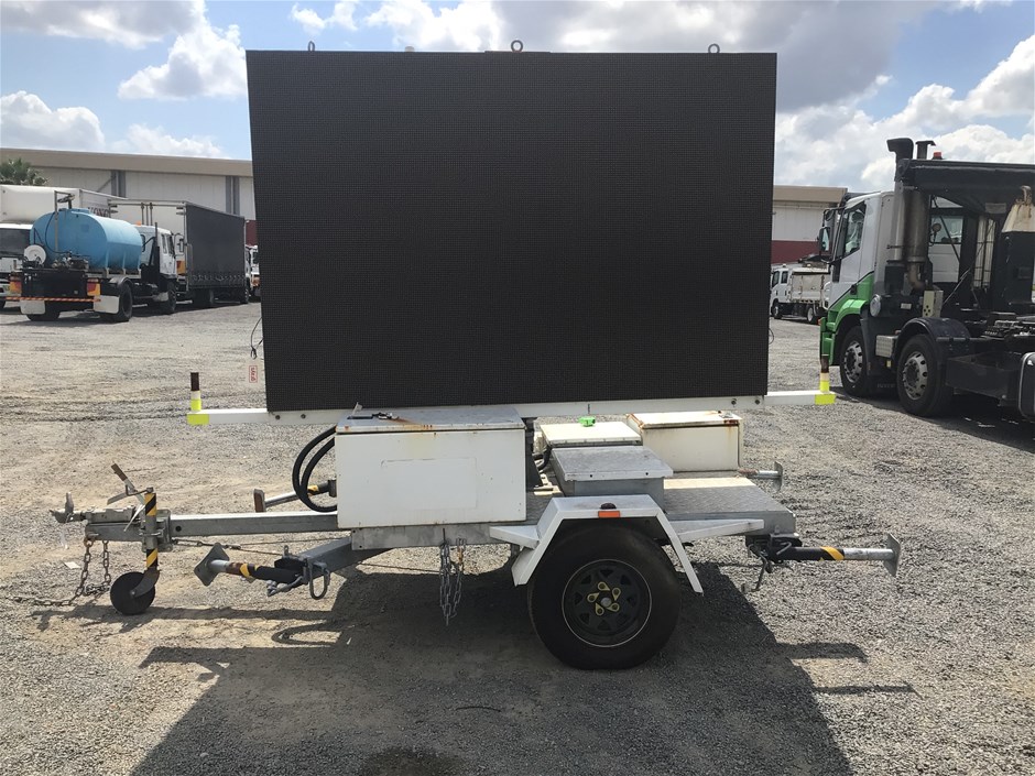 2014 Ventech Octopus Single Variable Message Sign Trailer Auction (0026
