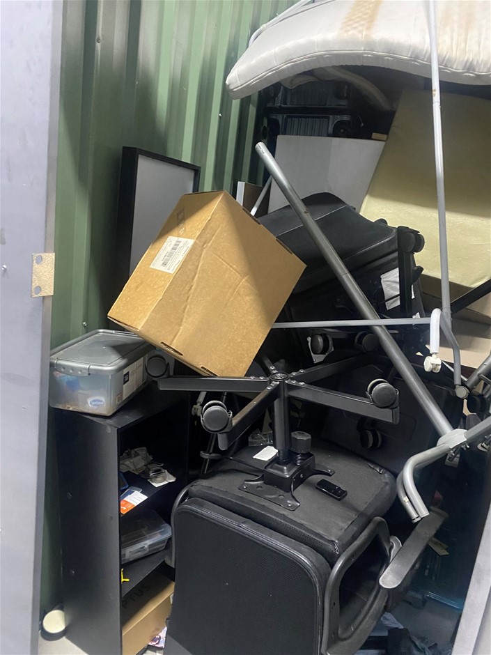 Entire contents of overdue storage including Auction (00015052088