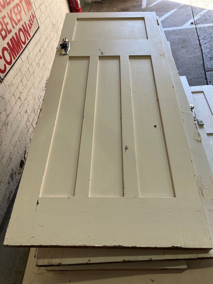 Entire contents of overdue storage including Auction (00025052088