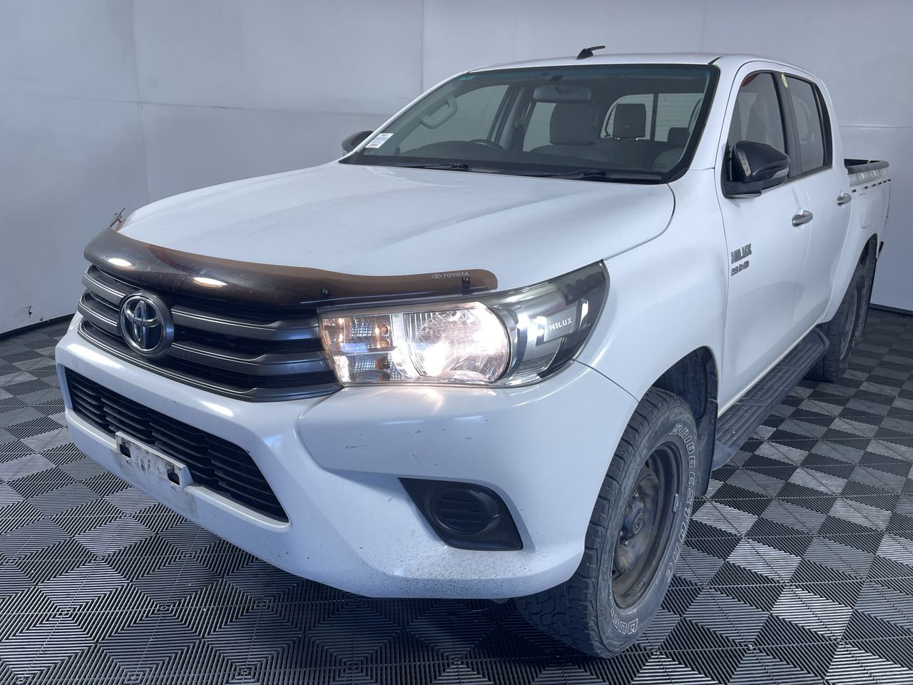 2015 Toyota Hilux 4x4 SR GUN126R T/D Automatic Dual Cab