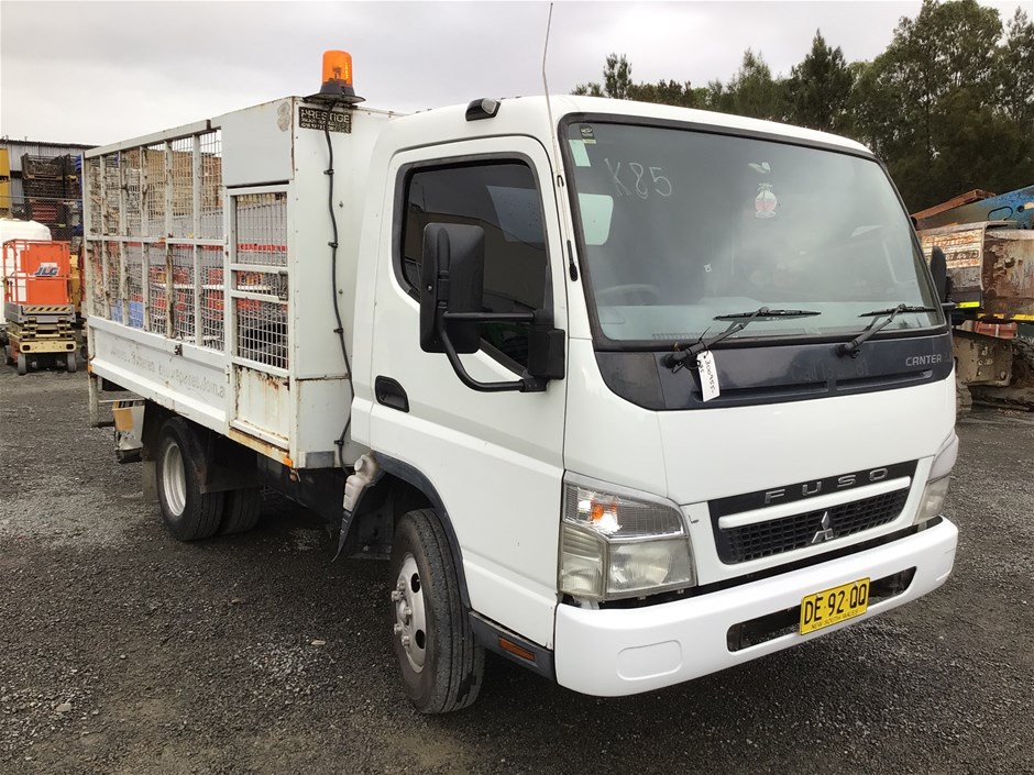 <p>2010 Mitsubishi  Canter L 7/800 2.0t. 4 x 2 Service Truck</p>