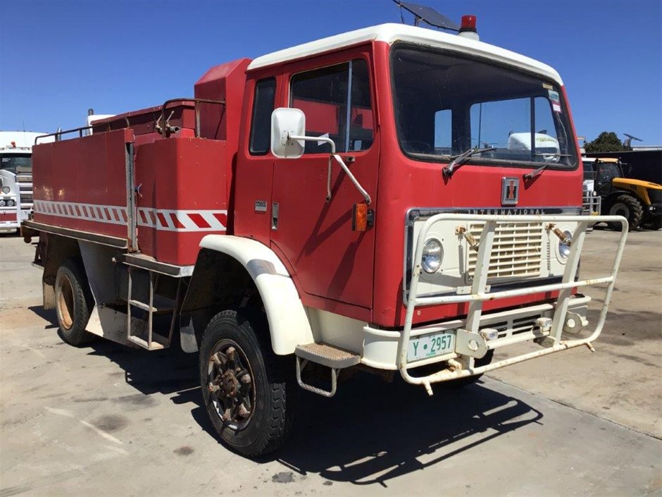 Mack R 6x4 & International Acco 4x4 Water Trucks