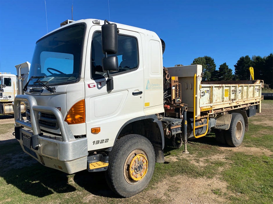 2010 Hino GT 1322 4WD Tipper Crane Truck Auction (00015052494) Grays