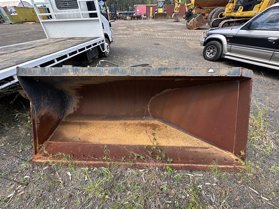 Adelaide Hydraulics Side Tip Loader Bucket Auction (05207044966