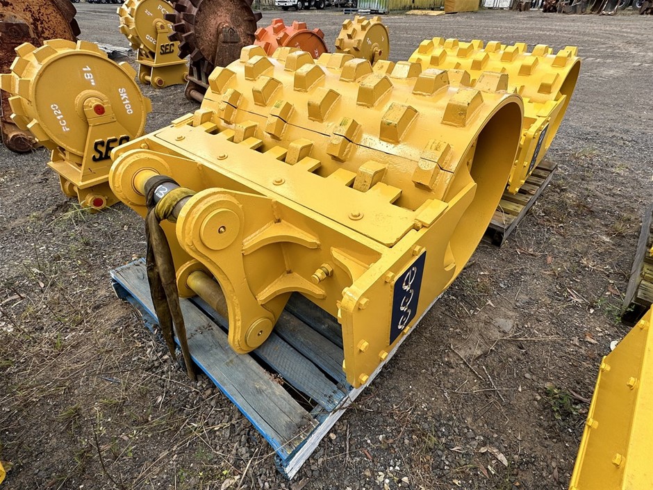CCE 2000 Hydraulic Vibrating Compaction Wheel Auction (0013-7044633 ...