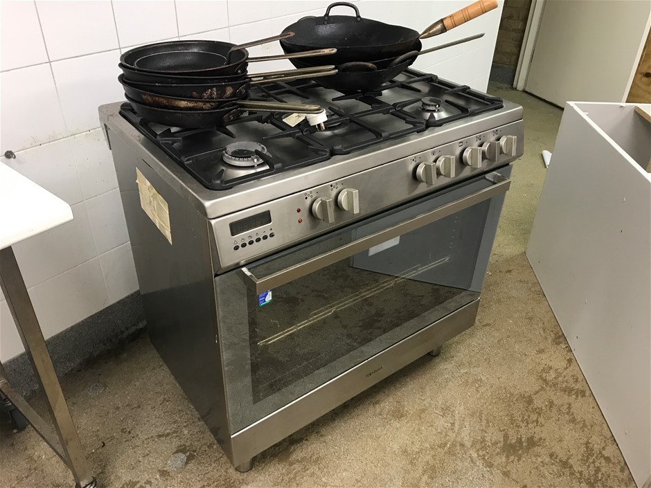 1 x Technika 5 Burner Stove and Oven Auction (06453025500) Grays