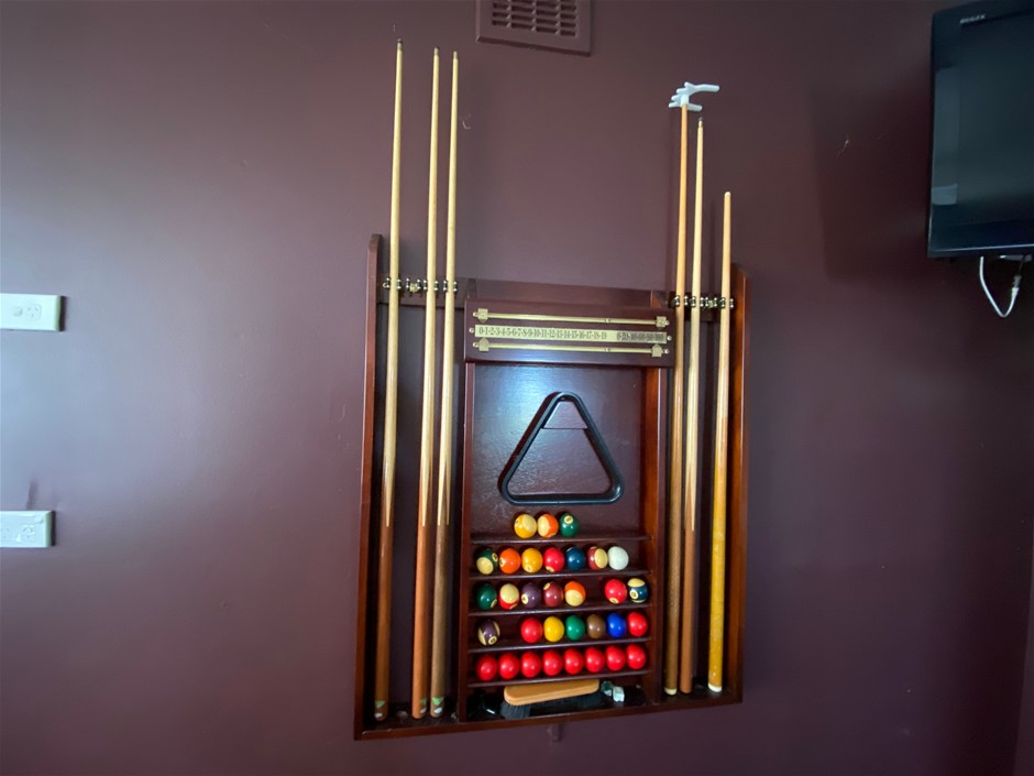 1 x Billiard Pack including Assorted Ques and Balls Auction (0515