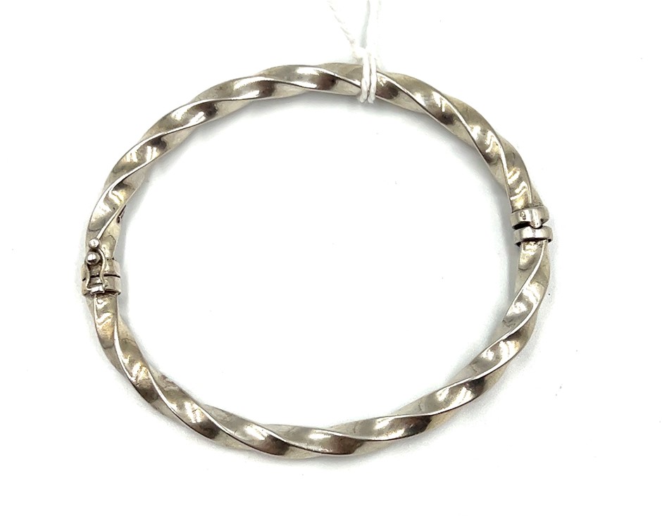 'Pawnbroker Unredeemed Goods Auction' 