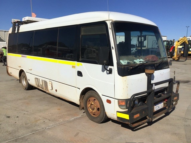<p>2013 Mitsubishi  Fuso Rosa  4 x 2 Bus</p>