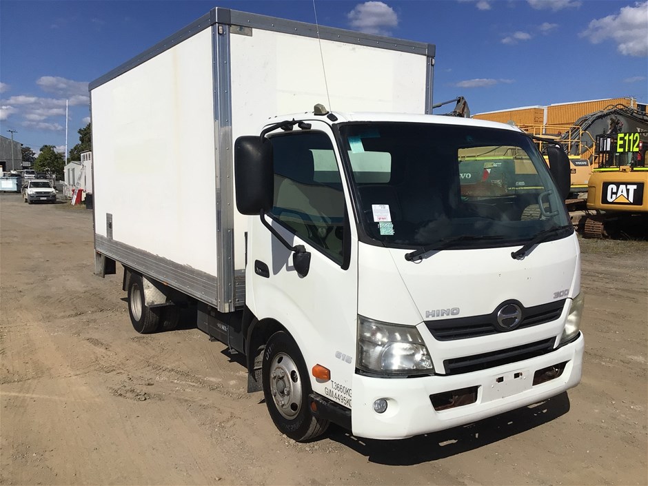<p>2014 Hino  300 4 x 2 Pantech Truck</p>