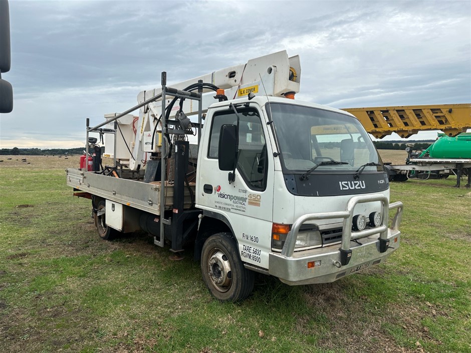 2004 ISUZU NQR450 EWP 4 x 2 Cherry Picker Truck