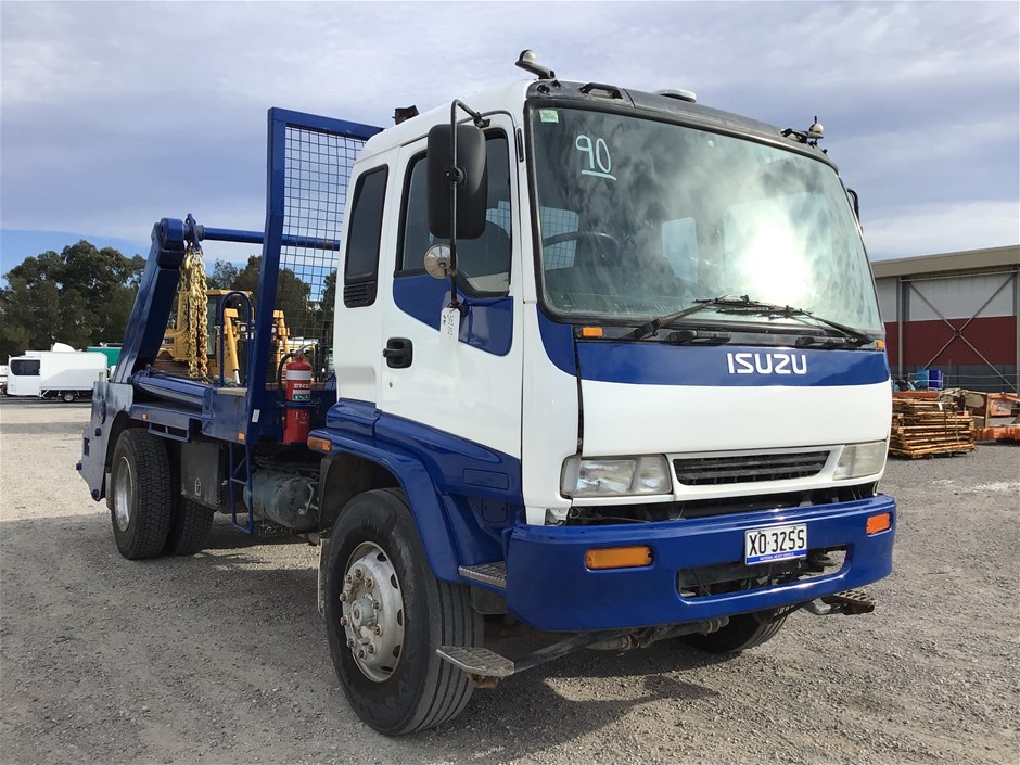 <p>2000 Isuzu FVR 950 (4 x 2) Skip Bin Truck</p>