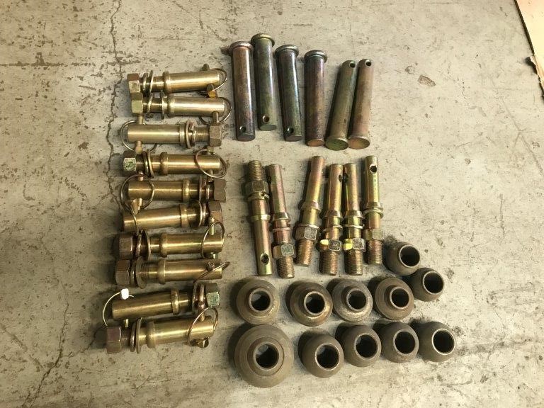 A Quantity of Assorted 3PL Pins and Balls Auction (00323025424