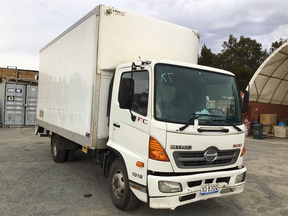 2009 Hino FC4J. 500 (4 x 2) Pantech Truck