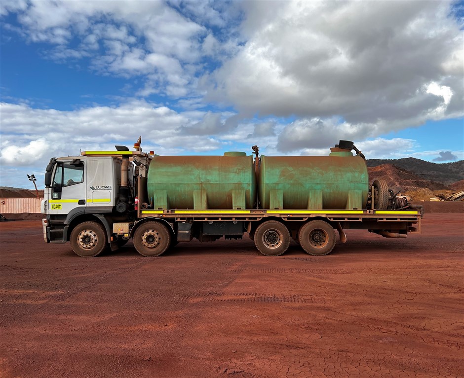 <p>2012 Iveco Stralis AT450 8 x 4 Water Truck</p>