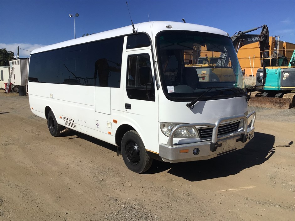 <p> 2011 Higer Munro 4 x 2 Bus</p>