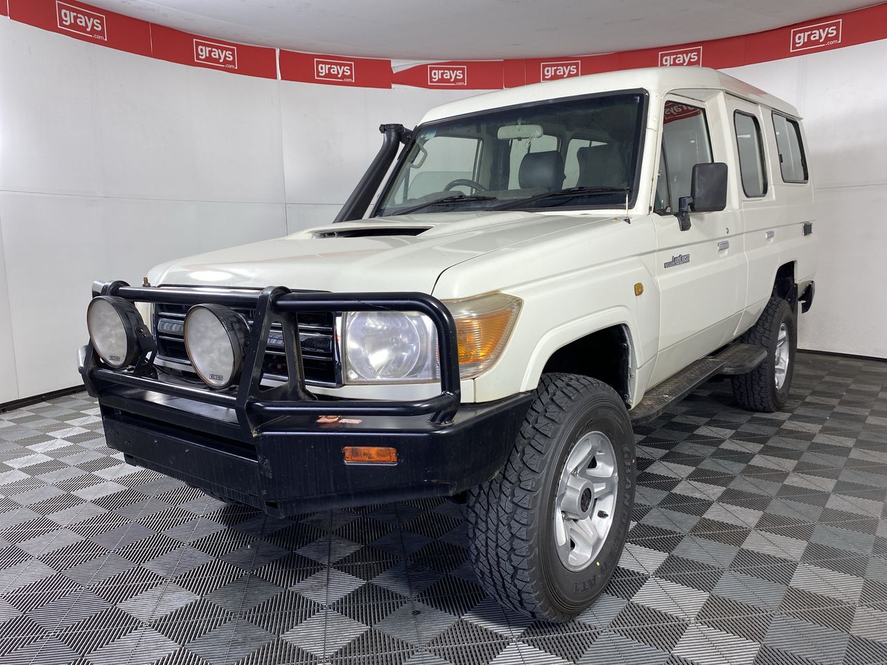 2014 Toyota Landcruiser WORKMATE Turbo Diesel Manual 8 Seats Wagon ...