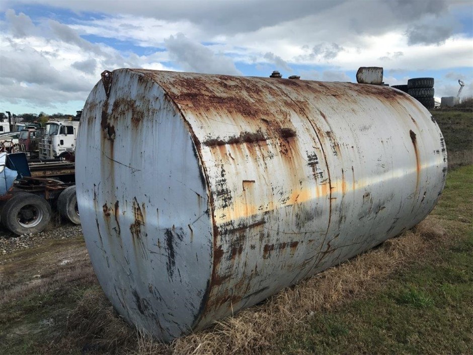 1x Large Steel Round Tank including frame Auction (00633025277