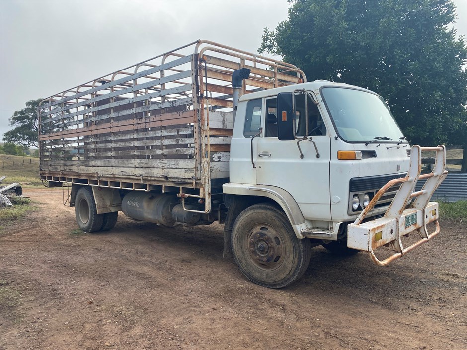 Isuzu JCR Series Cattle Truck