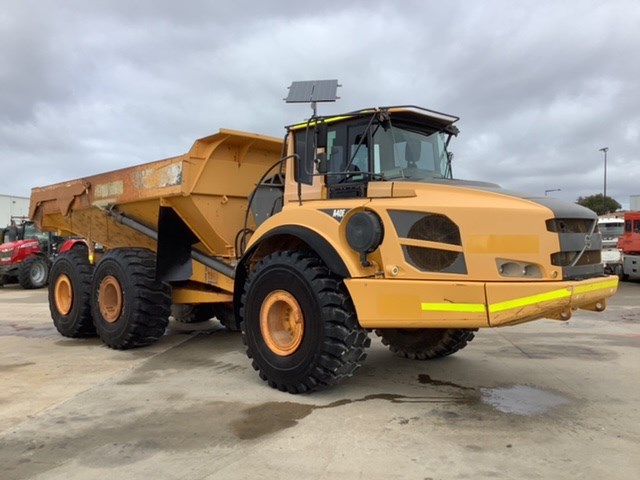 Unreserved Loader, Dump Trucks, Water Cart & Telehandler