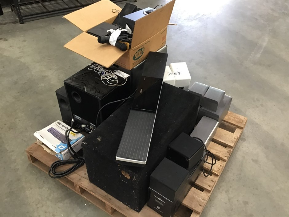 Pallet of Speakers and Audio Equipment Auction (01739042660) Grays