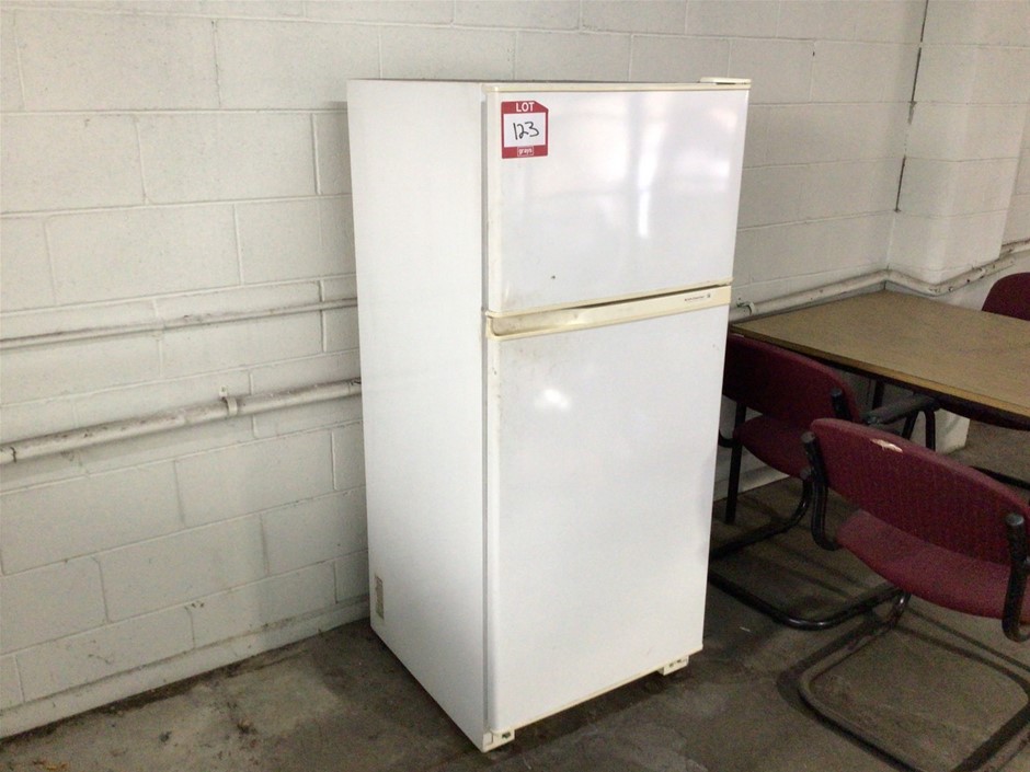 Kelvinator Fridge Auction (01237045475) Grays Australia