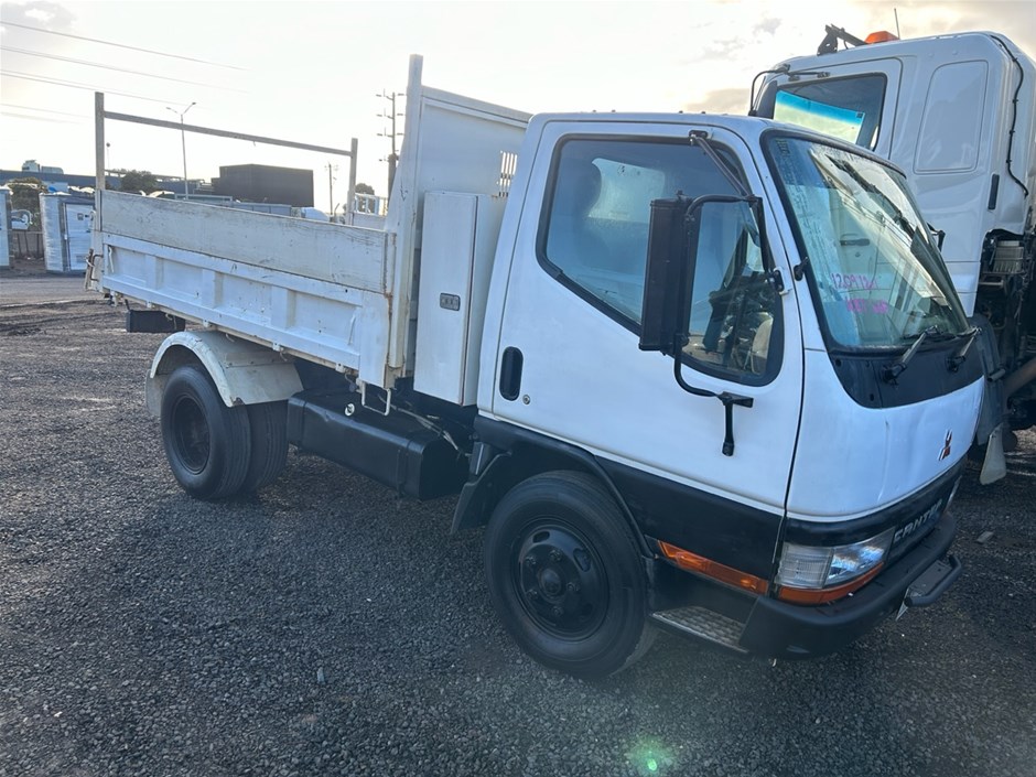 2002 Mitsubishi Tipper Truck