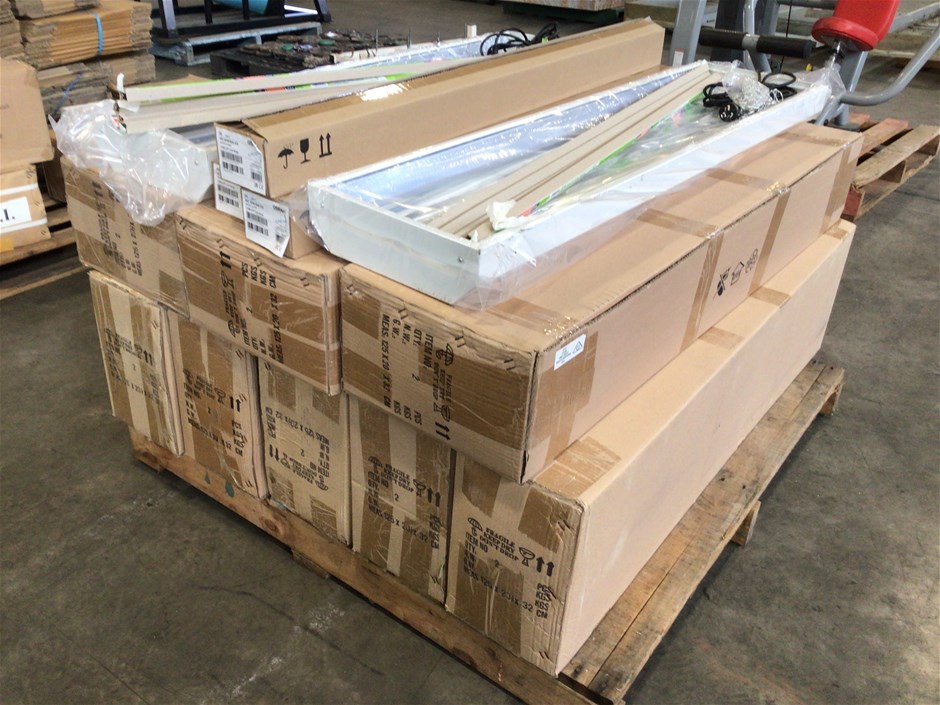 Fluro Battens and Lights Auction (0116-8017317) | Grays Australia