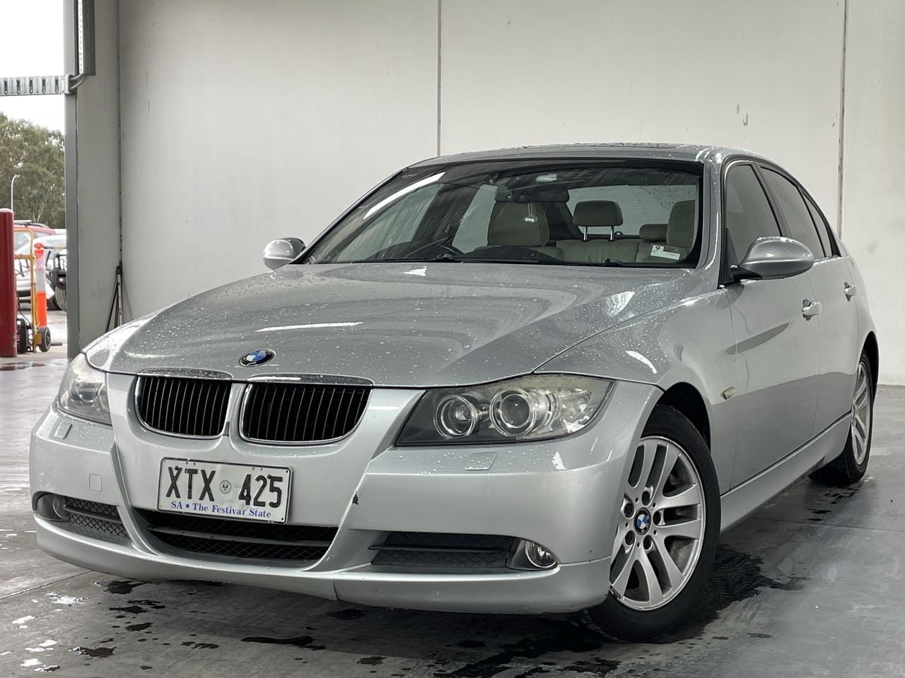 BMW 3 Series 320i LUMINANCE E90 Automatic Sedan Auction (0001-21002881 ...