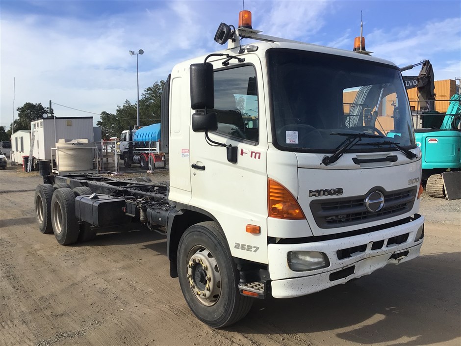 2010 HINO 500 6 x 4 Cab Chassis Truck (300441 kms)