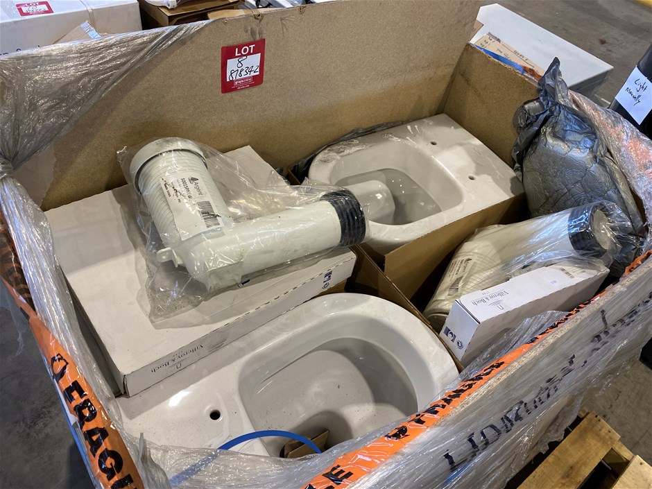 Qty of 3 Villeroy & Boch Toilet Suites Auction (01898017495) Grays