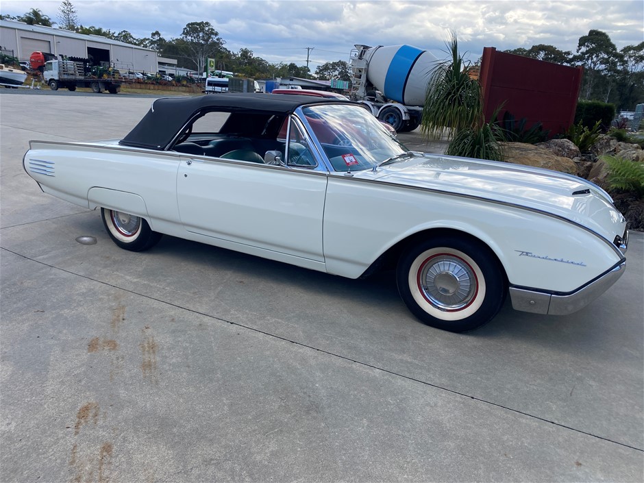 1961 Ford Thunderbird Convertible