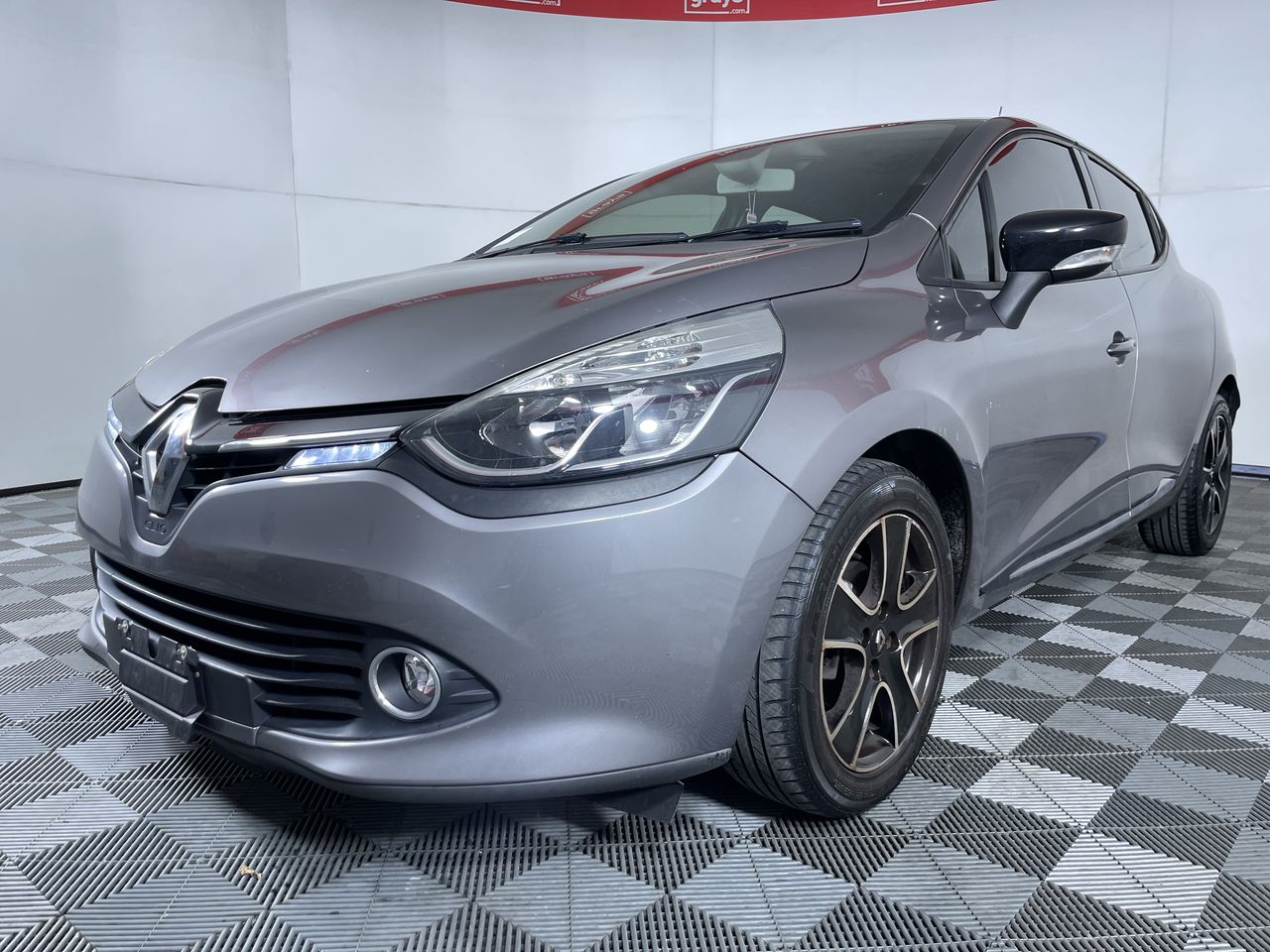 2014 Renault Clio Expression Automatic Hatchback Auction (000150504932