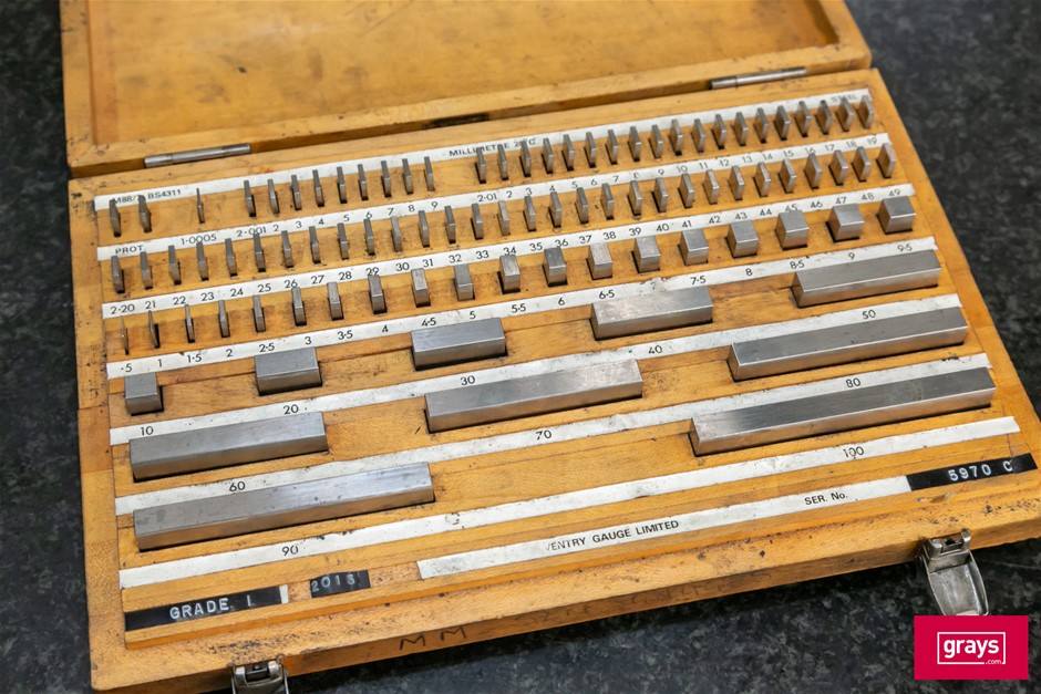 Matrix Complete Set of Metric Slip Gauges in Timber Case Auction (0402