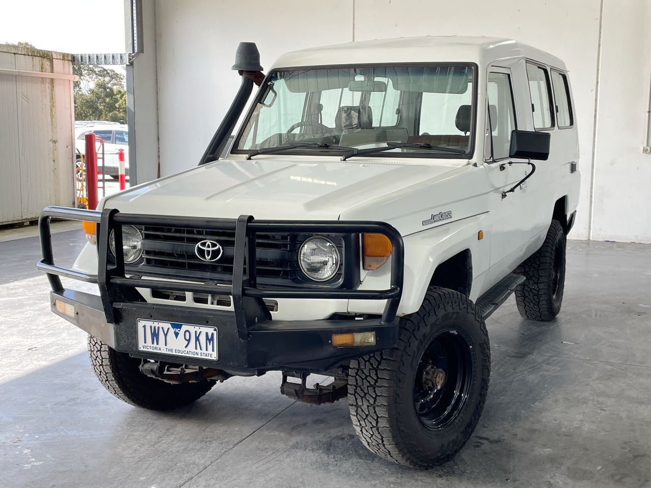 1998 Toyota Landcruiser (4x4) 11 SEAT HZJ75 Manual 11 Seats Wagon ...