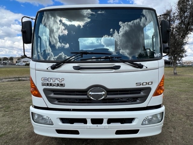2009 Hino FG 1527 4 x 2 Cab Chassis Truck