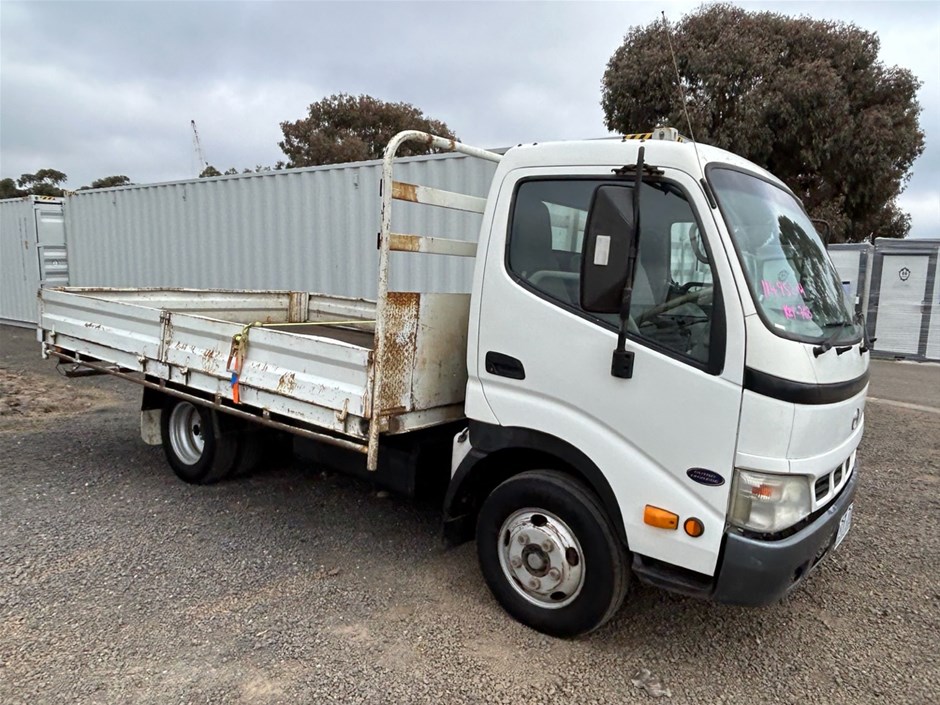 Unreserved 2003 Hino Dutro (4 x 2) Tray Body Truck