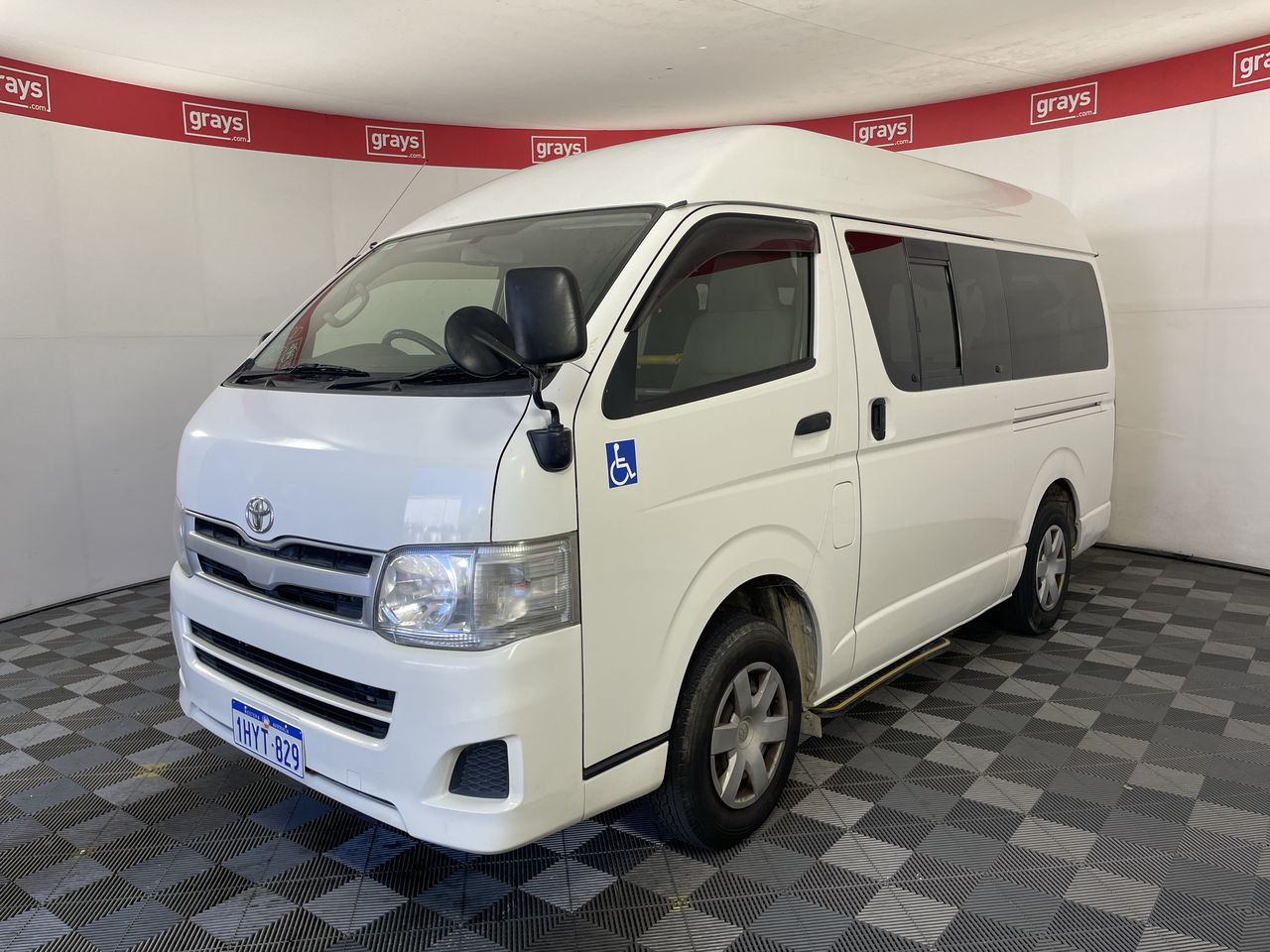 2012 Toyota HIACE Commuter Wheel Chair lift Automatic Van