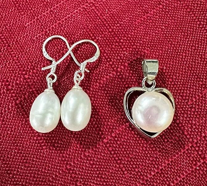 STONE PEARL EARRING WHITE & SILVER