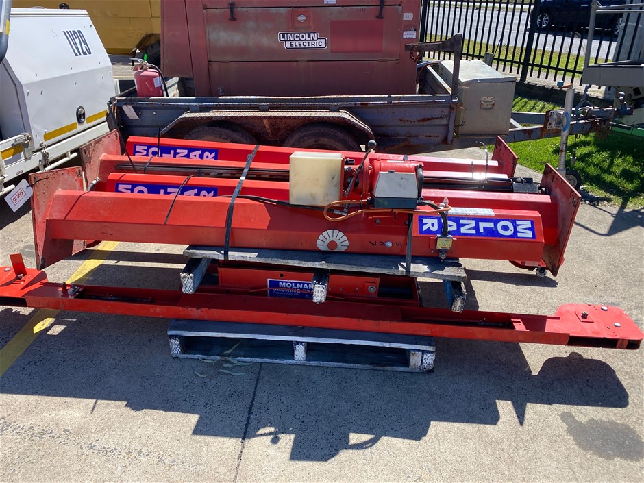 Molnar 4 Post 4000kg Vehicle Car Hoist Auction (00055053985) Grays