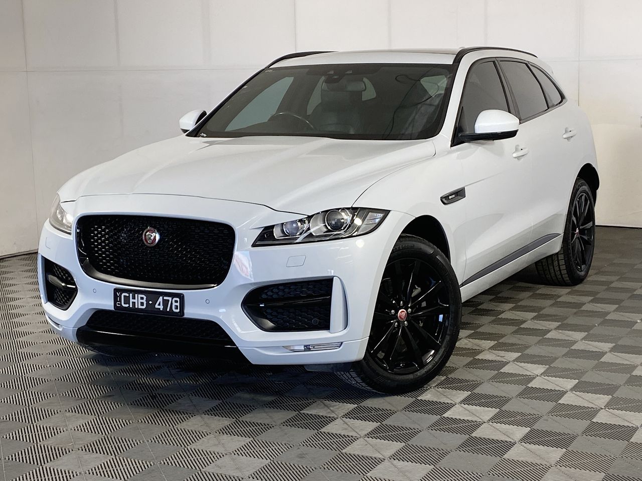 JAGUAR - F-PACE - 2016/2017 - Branca - R$ 240.900,00 - Auto Place Veículos