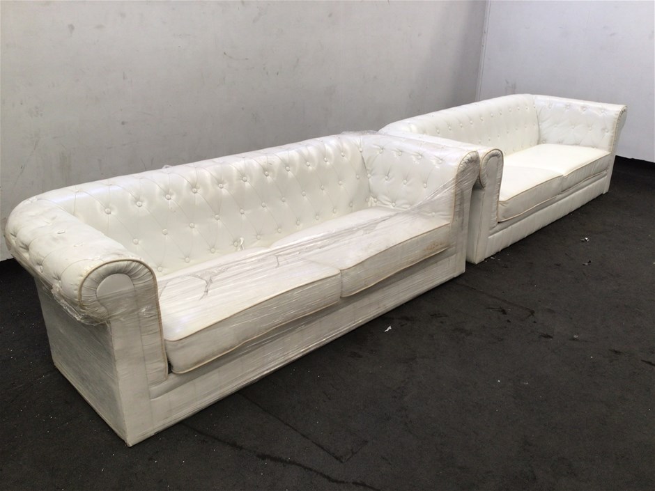 2 x Classic White Vinyl 3 Seater Couches Auction (00027048029) Grays