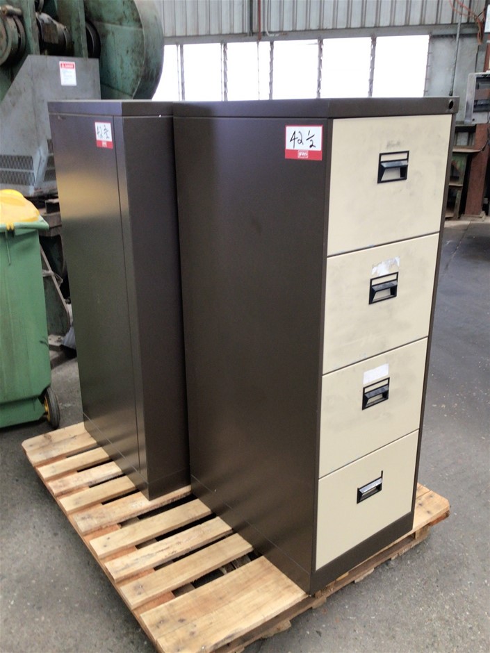 2 x Metal Filing Cabinets 4 Drawer