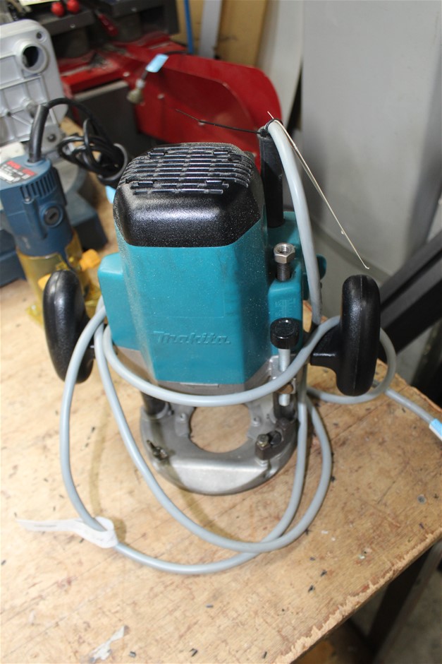 Makita 3612 best sale plunge router